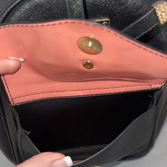 cute mini backpack! great for short trips - Picture 3 of 5